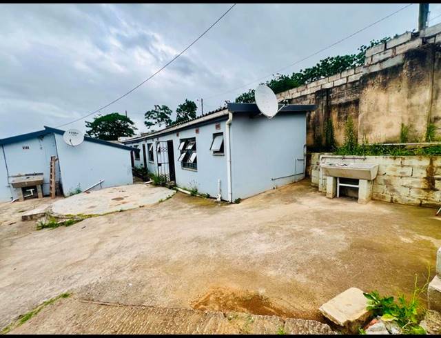 9 BEDROOM HOUSE FOR SALE IN KWAMASHU